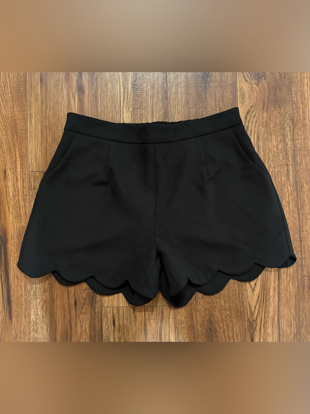 NWT eesome Black Scalloped Shorts Size L
